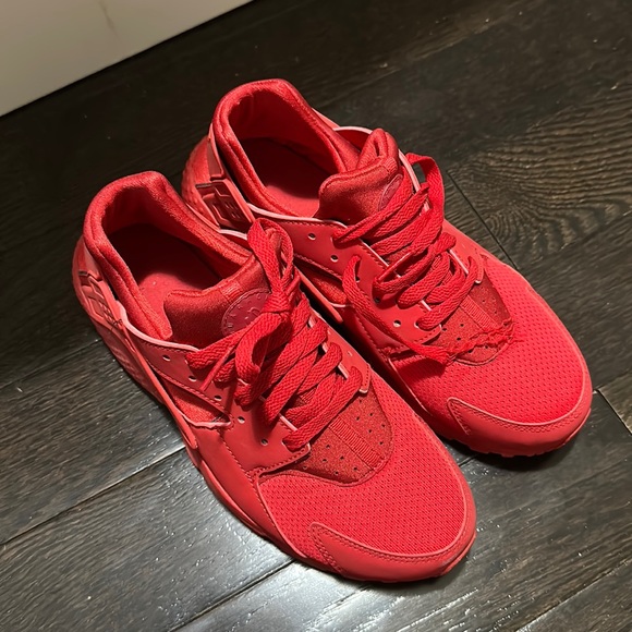 *SOLD* NIKE Huarache in Red - Picture 1 of 3